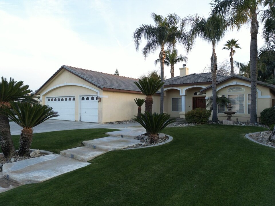 10811 Myers Ranch Ct in Bakersfield, CA - Building Photo