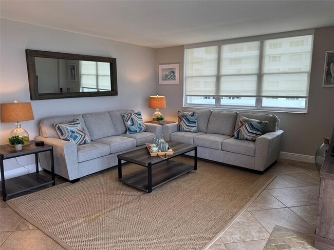 1900 S Ocean Blvd, Unit 5F in Pompano Beach, FL - Building Photo - Building Photo