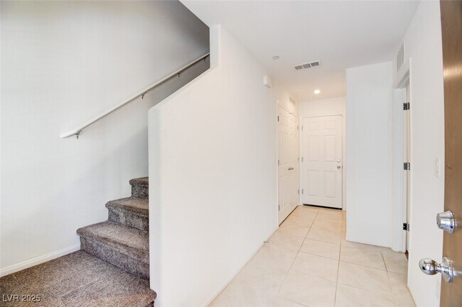 664 Anemone Ln in Henderson, NV - Building Photo - Building Photo