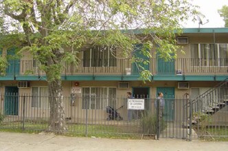 Parkside Apartments in Stockton, CA - Building Photo - Building Photo