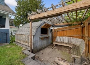 415 Whittier Ave in Syracuse, NY - Foto de edificio - Building Photo