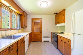 312 Fairlea Rd in Orange, CT - Building Photo - Building Photo