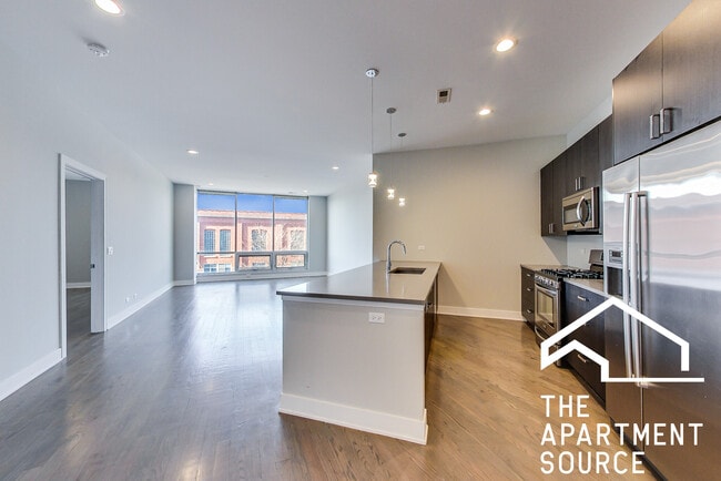 2348 N Lister Ave, Unit 209 in Chicago, IL - Building Photo - Building Photo