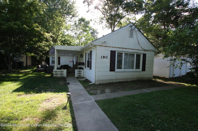 180 Cliftwood Rd in Ocean Township, NJ - Building Photo - Building Photo