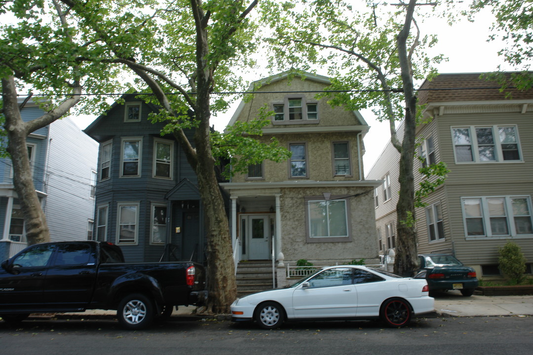 166 1st St in Perth Amboy, NJ - Building Photo