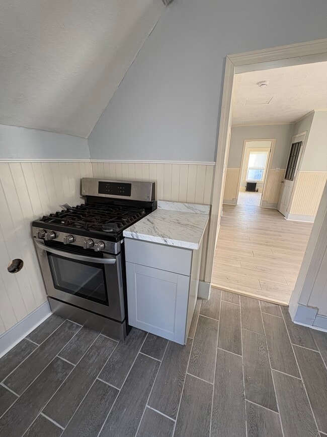 121 London St, Unit 2 in Lowell, MA - Building Photo - Building Photo