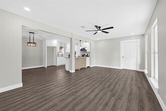 5854 Schevers St in Houston, TX - Building Photo - Building Photo