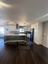 2388 Windmill View Rd in El Cajon, CA - Foto de edificio - Building Photo