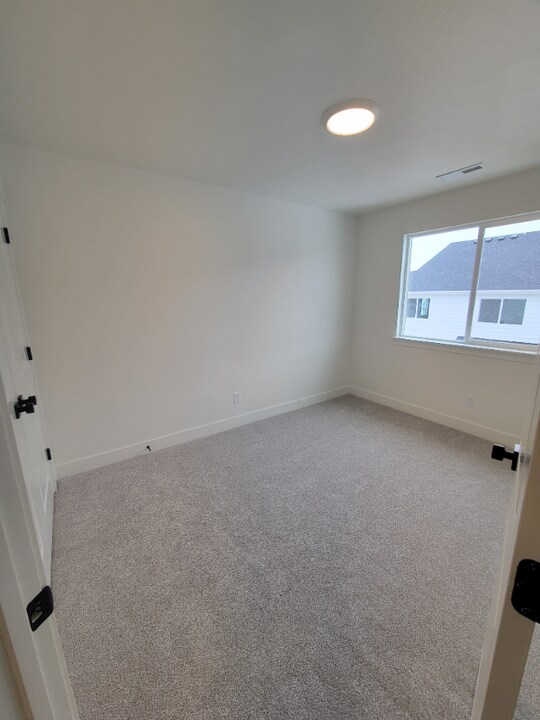 1753 N Festive Wy in Eagle Mountain, UT - Building Photo