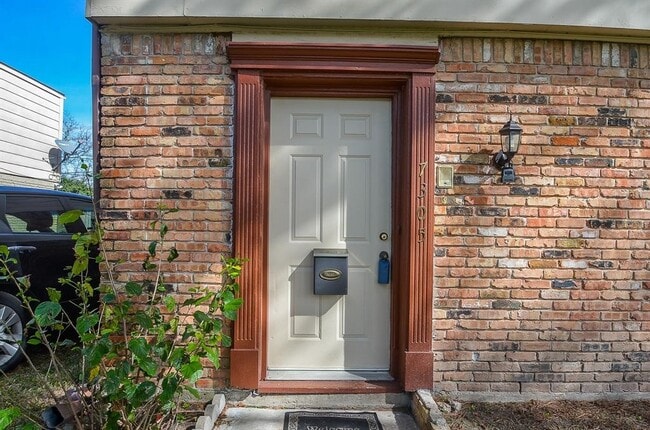 7305 S Gessner Rd in Houston, TX - Building Photo - Building Photo