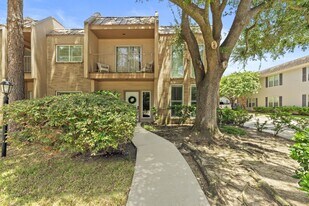 1115 Augusta Dr in Houston, TX - Building Photo