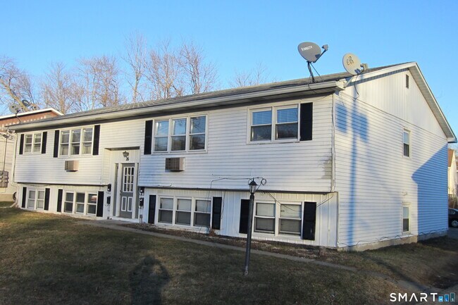 26 Elmview Cir in Waterbury, CT - Building Photo - Building Photo