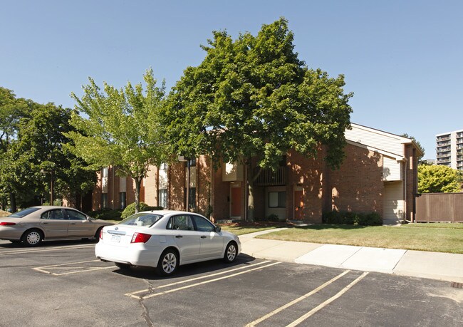 River Park Place Townhomes in Southfield, MI - Foto de edificio - Building Photo