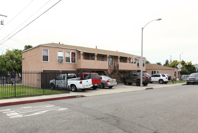 5912-5916 Mayflower Ave in Maywood, CA - Building Photo - Building Photo