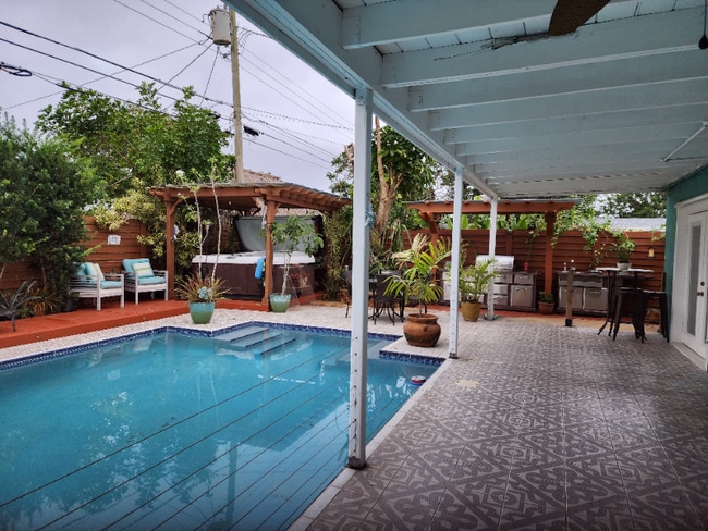 7080 Scott St in Hollywood, FL - Building Photo - Building Photo