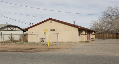 20271 Serrano Rd in Apple Valley, CA - Foto de edificio - Building Photo