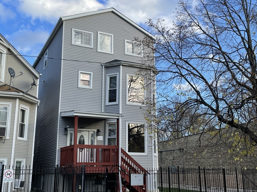 1807 N Lawndale Ave, Unit 1 in Chicago, IL - Building Photo