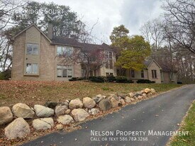 1449 Ridge Ct in Rochester, MI - Building Photo