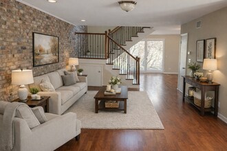 527 Front Beach Dr in Ocean Springs, MS - Building Photo - Building Photo