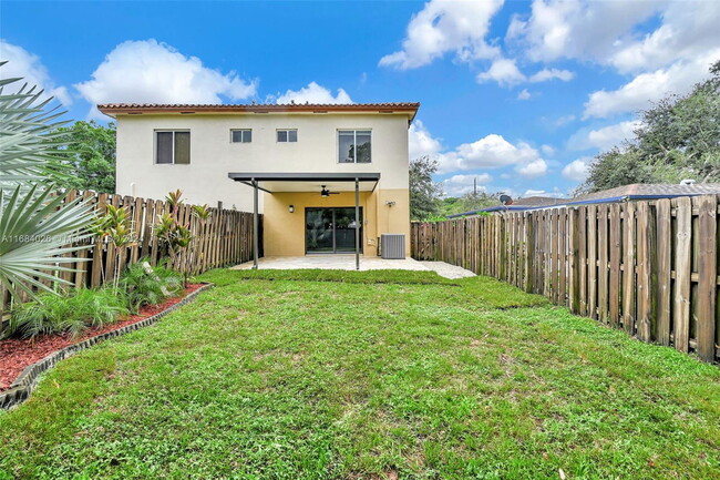 5645 Lincoln St in Hollywood, FL - Building Photo - Building Photo