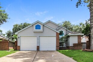 16015 Glenbrook Knoll Ln in Houston, TX - Building Photo