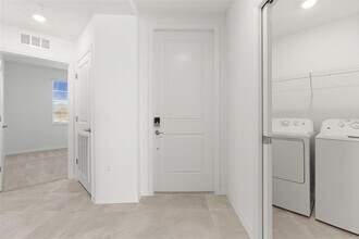 19140 Scallop Lp, Unit 208 in Bradenton, FL - Foto de edificio - Building Photo