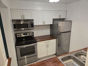 379 79th Ave NE in St. Petersburg, FL - Building Photo - Building Photo