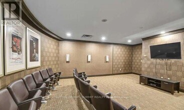 2 Rean Dr in Toronto, ON - Building Photo - Building Photo