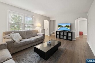 13-08 Plaza in Fair Lawn, NJ - Building Photo - Building Photo