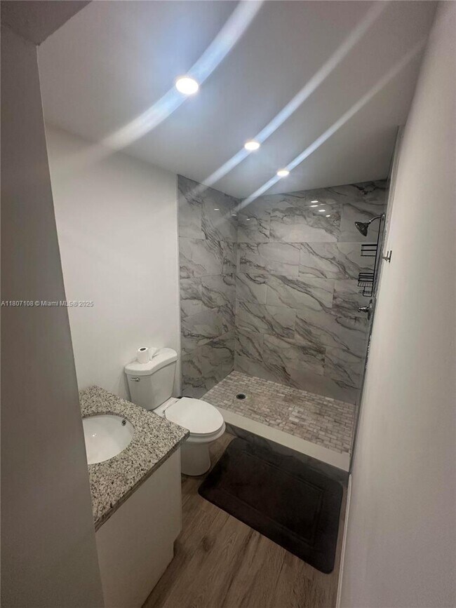 15050 Pierce St in Miami, FL - Building Photo - Building Photo