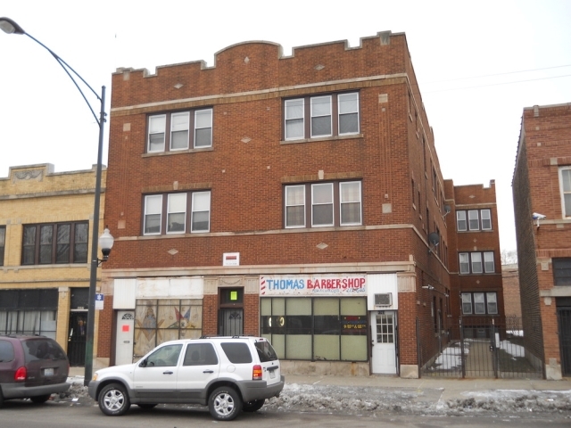 4261-4263 W Cermak Rd in Chicago, IL - Foto de edificio