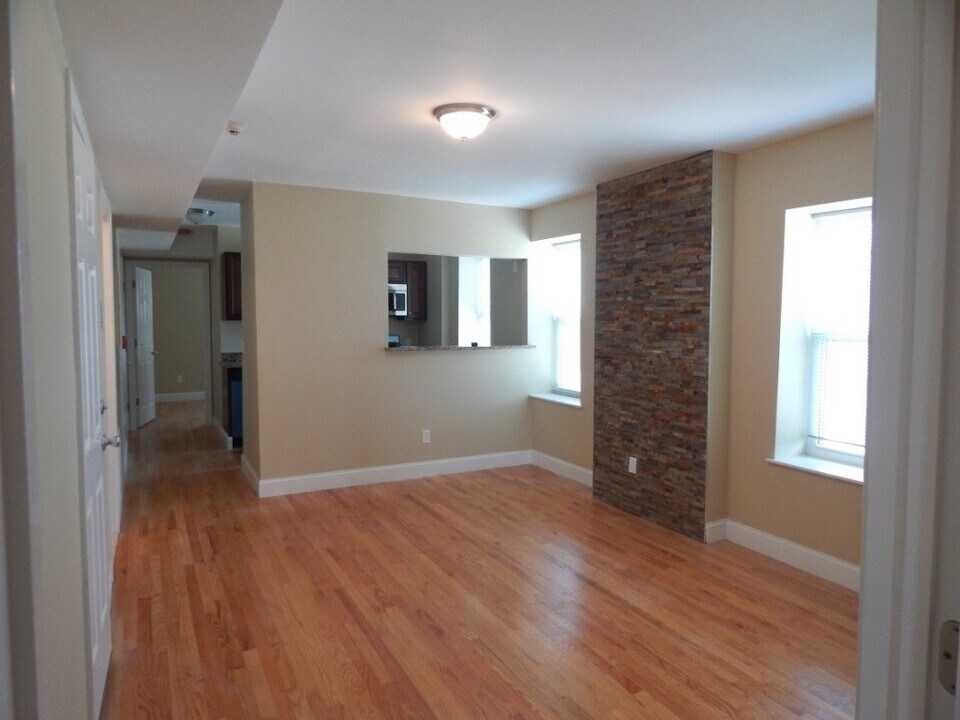 28 Chelsea St, Unit 3 in Boston, MA - Building Photo
