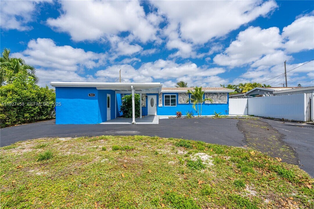7831 Hope St in Hollywood, FL - Building Photo