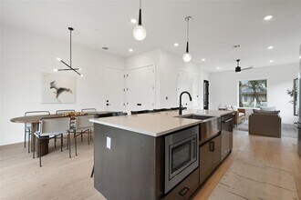 1009 E 44th St in Austin, TX - Building Photo - Building Photo