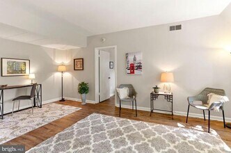 1774 N Troy St, Unit 721 in Arlington, VA - Building Photo - Building Photo