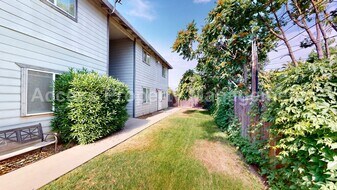 114 Baker St, Unit A in Waterford, CA - Building Photo