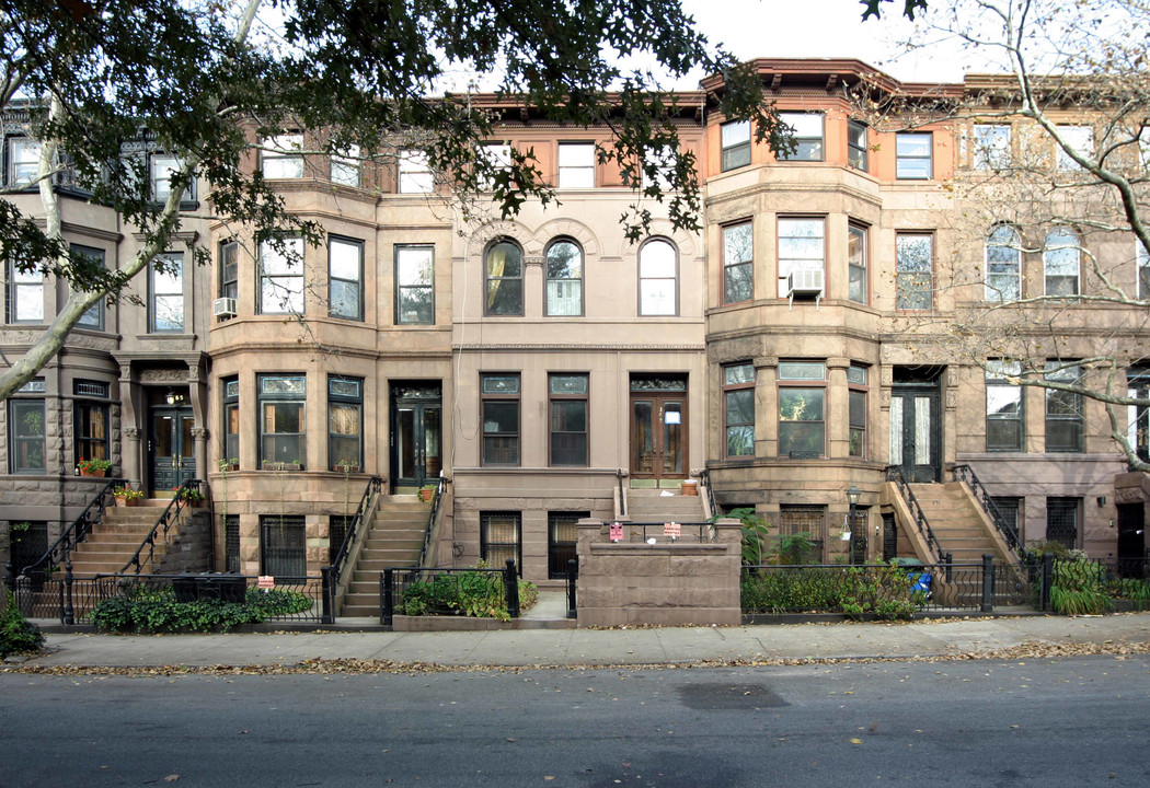 369 1st St in Brooklyn, NY - Building Photo