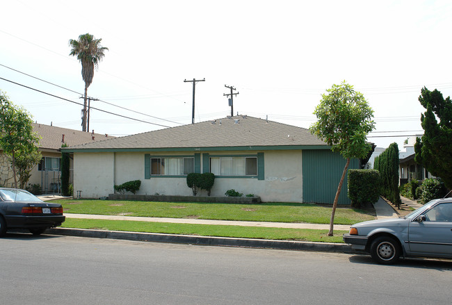 1440 E Locust Ave in Orange, CA - Building Photo - Building Photo