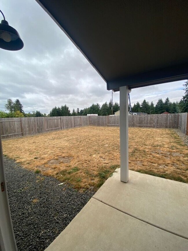 3240 S 10th St in Lebanon, OR - Foto de edificio - Building Photo