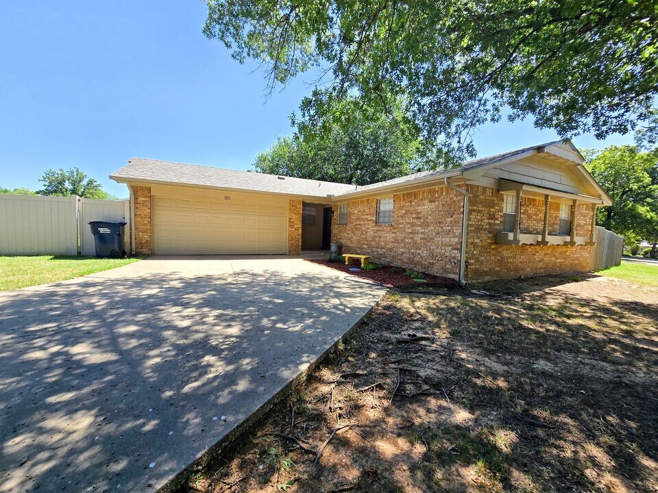 30 Cherokee St in Shawnee, OK - Building Photo