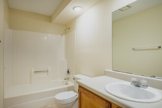 Brookshire Apartments in Canton, OH - Building Photo - Interior Photo