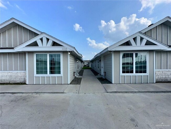 12 Northridge Ave