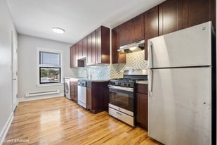 547 Chestnut St in Winnetka, IL - Building Photo