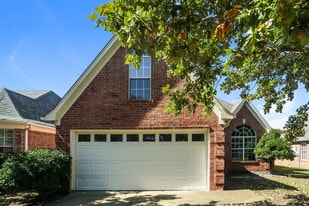 8207 Cross Point Dr in Olive Branch, MS - Building Photo