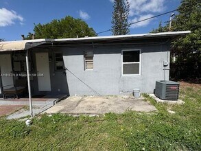 11045 NE 2nd Ave in Miami, FL - Building Photo - Building Photo