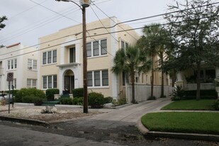Shirr Manor in Tampa, FL - Building Photo