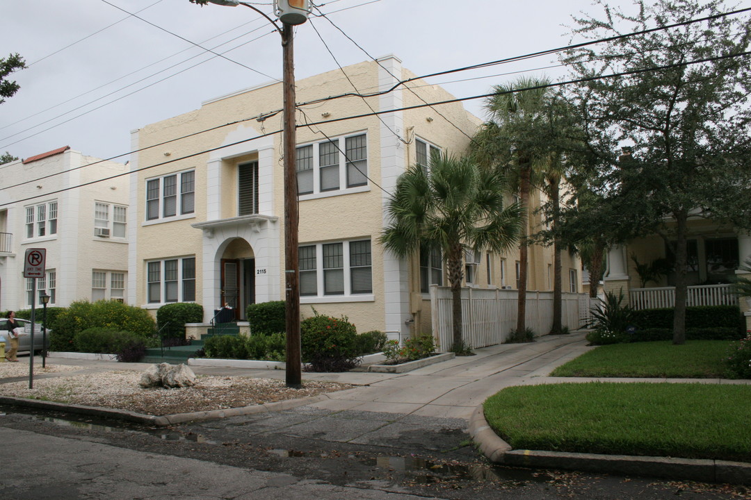 Shirr Manor in Tampa, FL - Building Photo