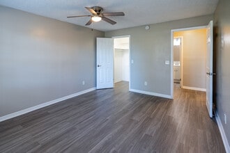Caroline Village in Jacksonville, FL - Foto de edificio - Interior Photo