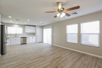 6218 Lone Cypress Ct in Las Vegas, NV - Foto de edificio - Building Photo