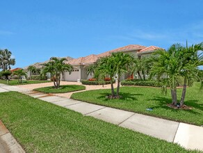 4321 Collingtree Dr in Rockledge, FL - Foto de edificio - Building Photo